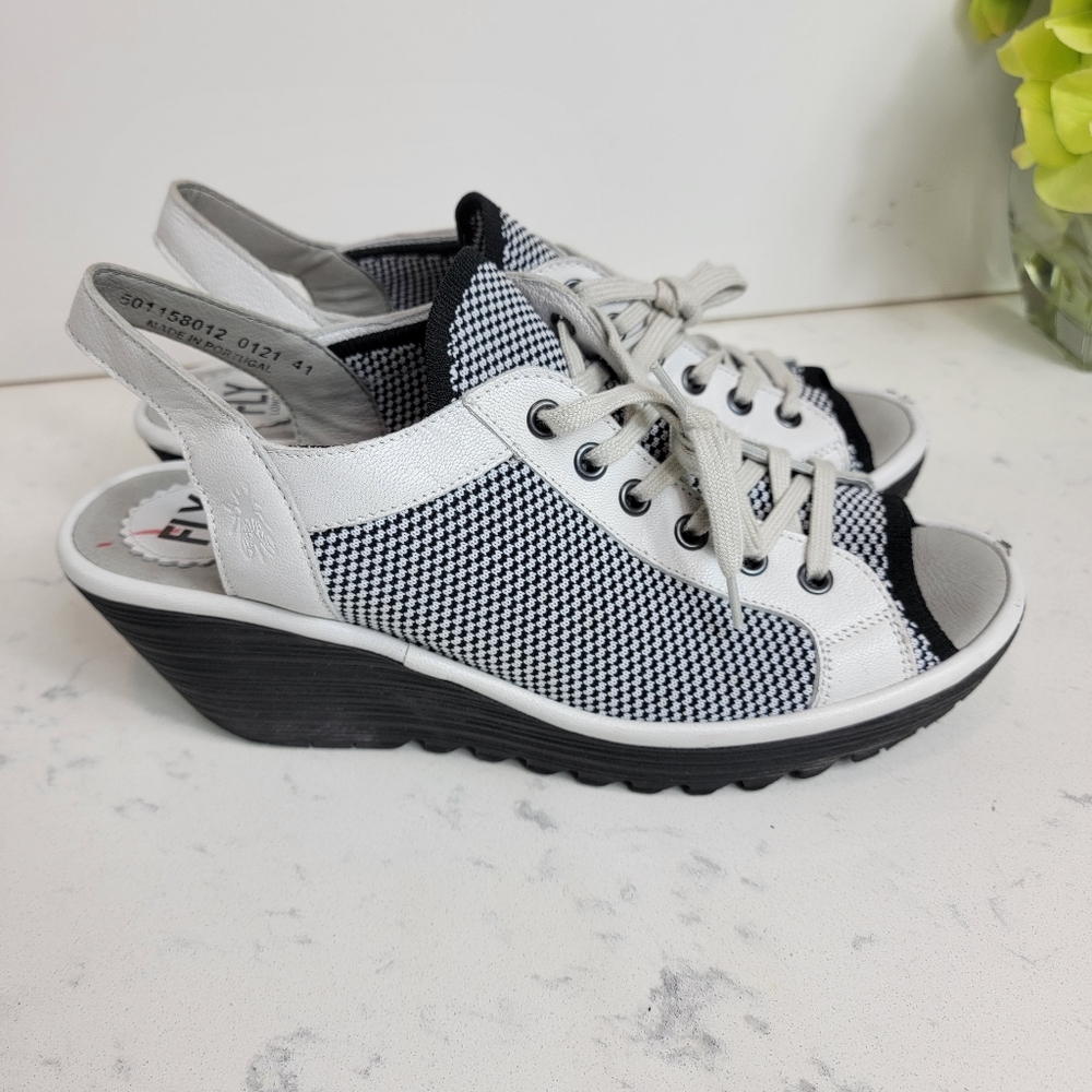 FLY LONDON YEDU FLY SLING BACK LACED SANDAL - WHITE/BLACK SZ41